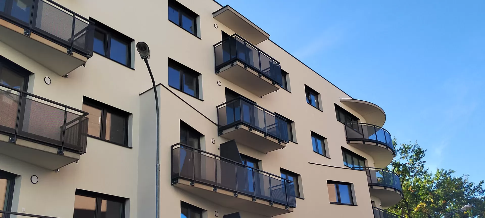 Balcony, fencing and other infill panels