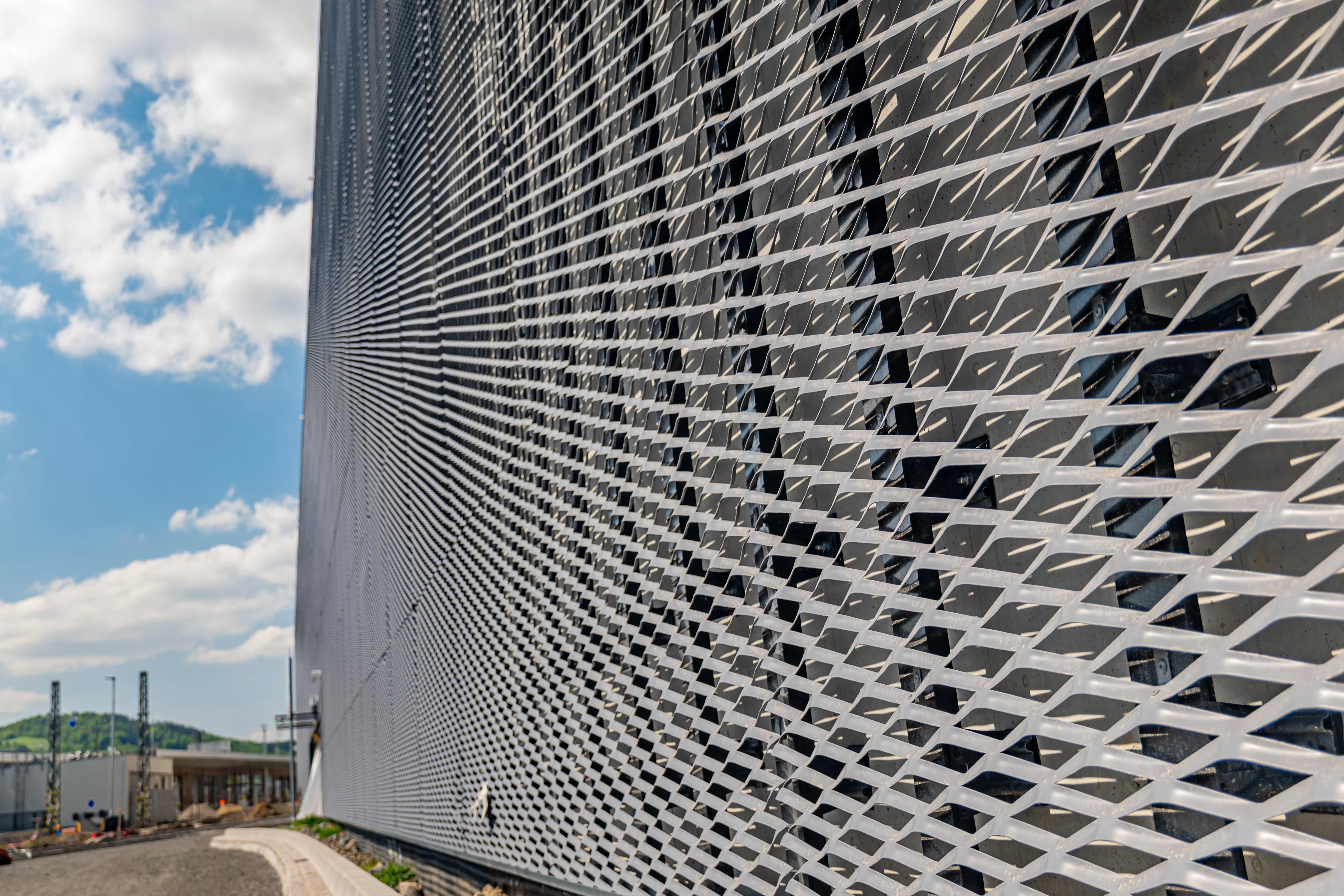 Fixing of façade elements